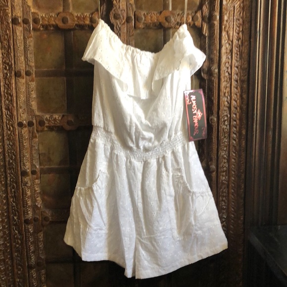 New Gorgeous Strapless White Romper ♥️ - Picture 7 of 10